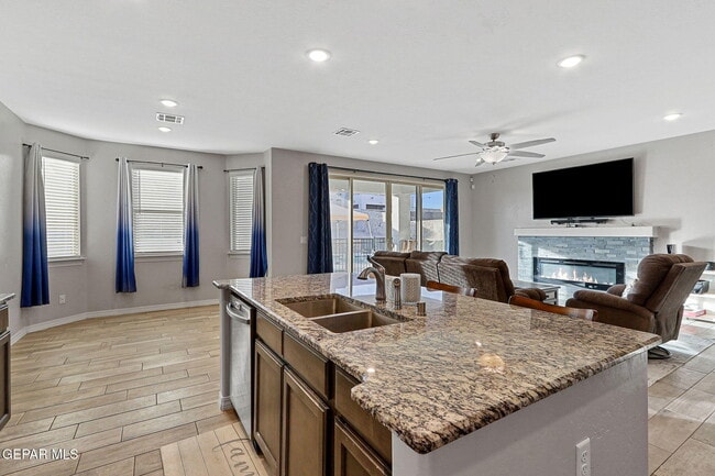 Building Photo - 883 Crystal Rook Dr