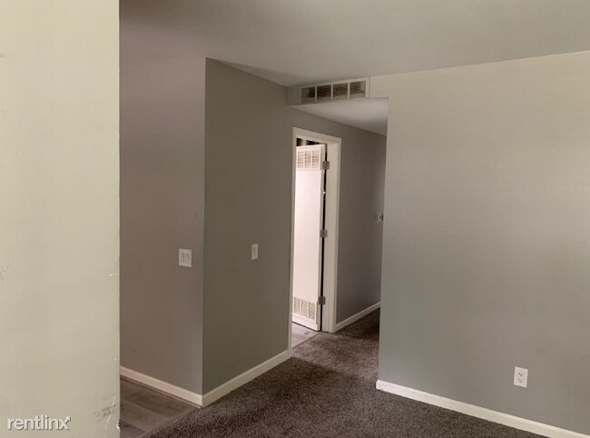 Building Photo - 3 br, 1 bath House - 29328 Tawas St