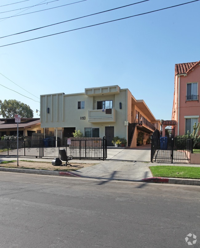 Primary Photo - 1193 N Ardmore Ave