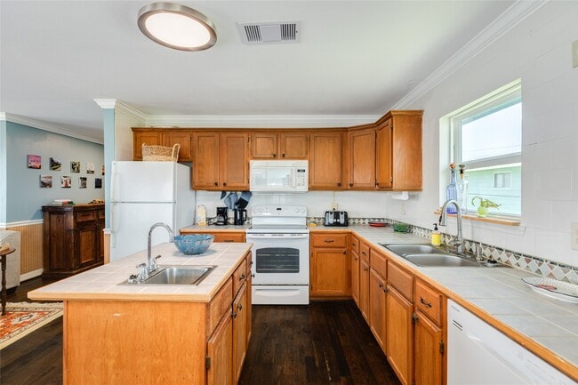 Building Photo - 4025 6th St