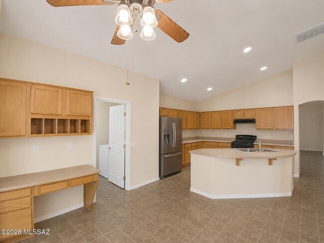 Building Photo - 995 N Western Sunset Dr