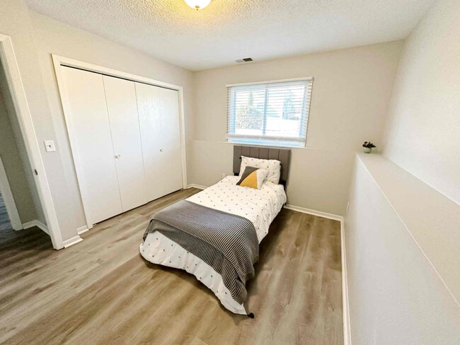 Building Photo - 10307 Englewood Dr