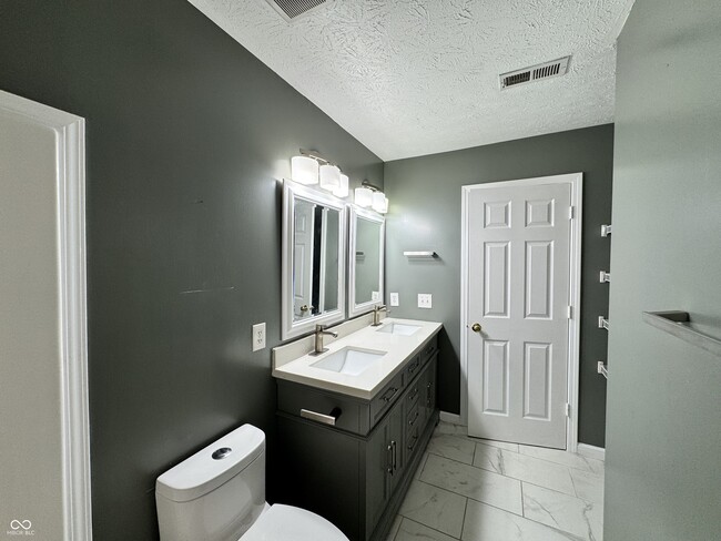 Building Photo - 3658 Pickwick Cir