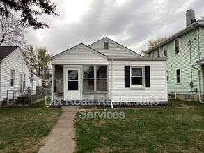 Building Photo - 1445 Southlyn Dr