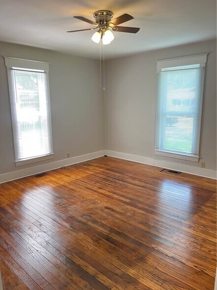 Building Photo - 524 N Alameda Ave