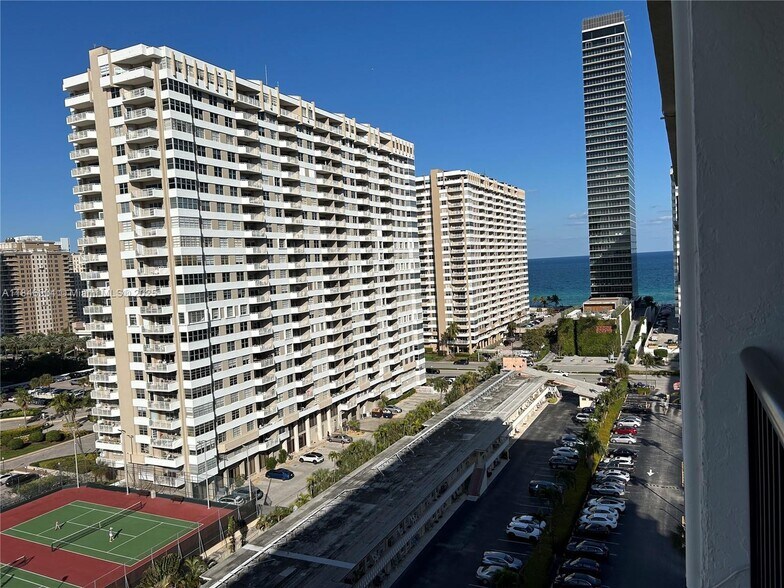 Building Photo - 2017 S Ocean Dr