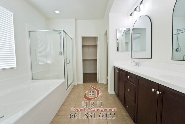 Building Photo - Stunning 4-bedroom, 3-bathroom home
