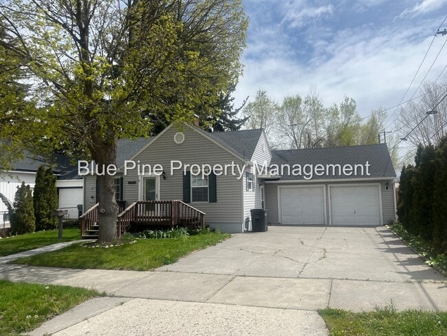 Building Photo - 745 S Higbee Ave