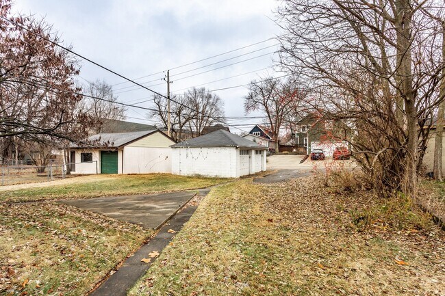 Building Photo - 6147 Broadway St