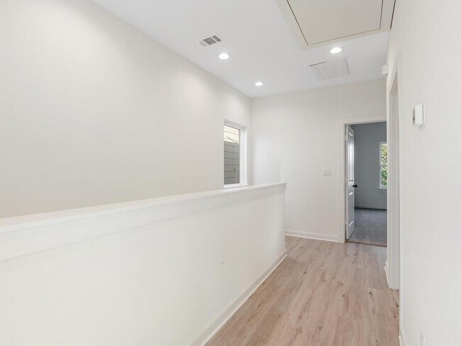 Building Photo - 5704 Elysian St