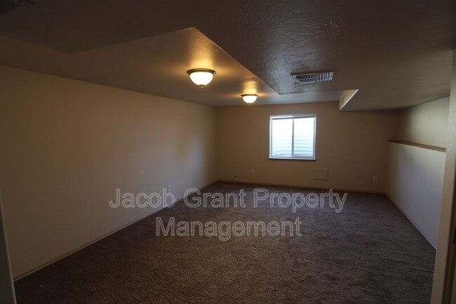 Building Photo - 4240 Willow Canyon Dr