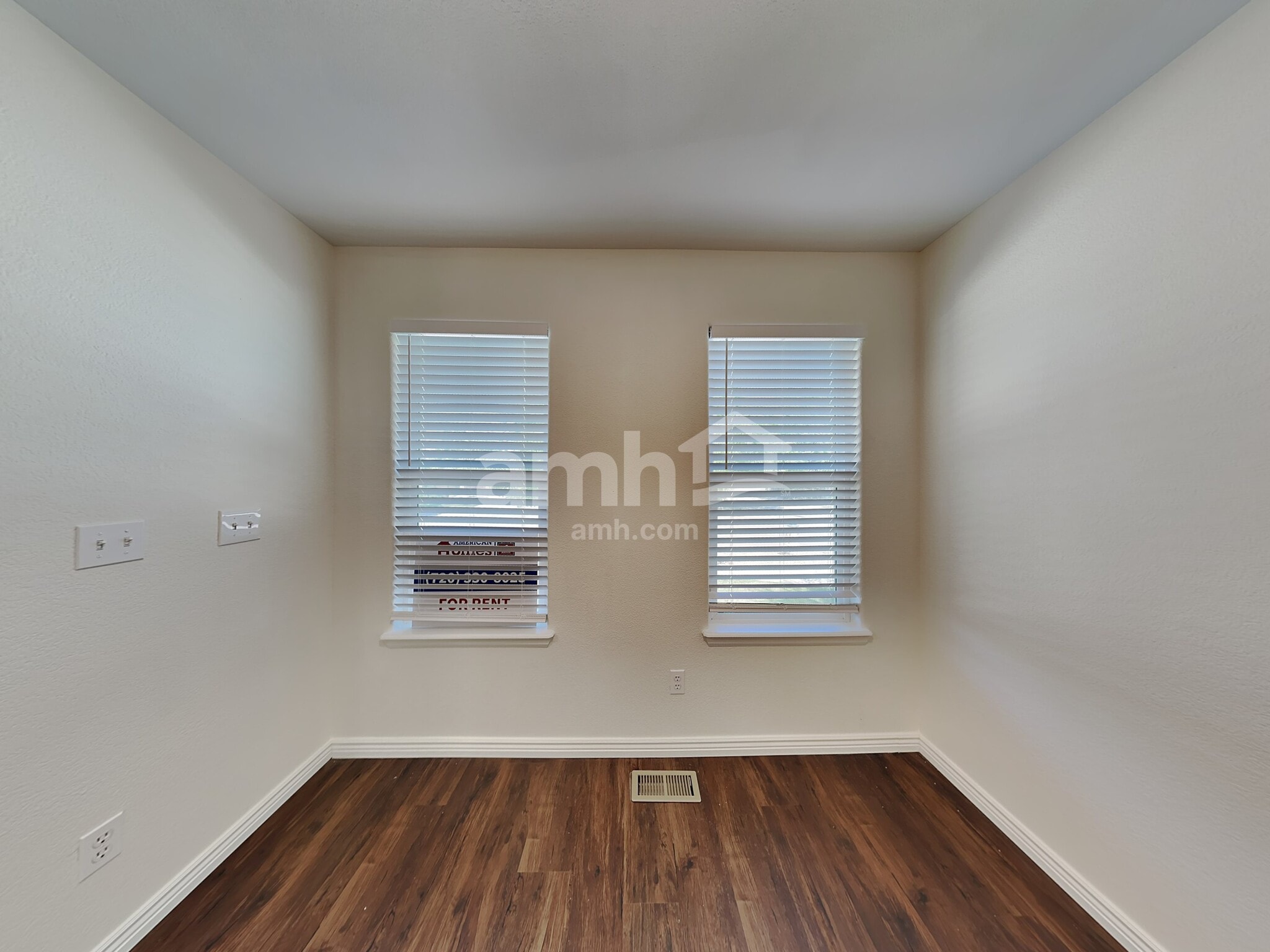 Building Photo - 2496 Sierra Springs Dr