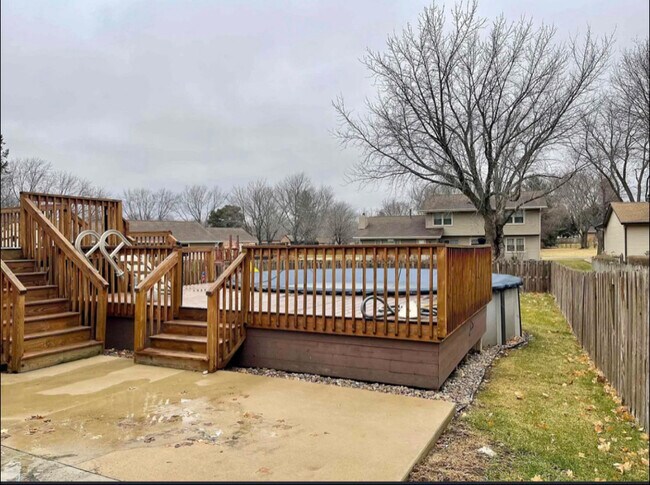 Building Photo - 5910 Thatcher Dr