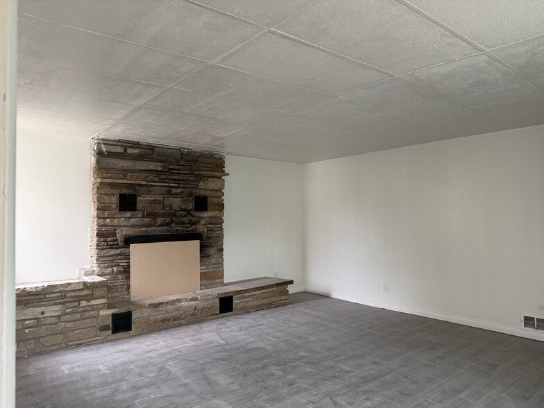 Building Photo - 713 S Billings Blvd