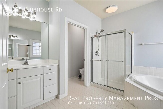 Building Photo - 14425 Clubhouse Rd