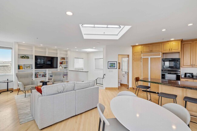 Building Photo - 121 Marine Pl