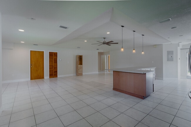 Building Photo - 3715 SW 58th Ct