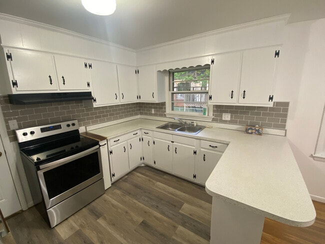 Building Photo - 298 Eastwood Dr