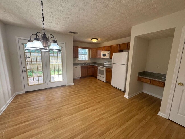 Building Photo - Built in 2004, this two-story townhouse in the Wellington Walk community offers 1,205 square feet...