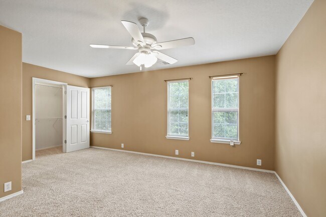 Building Photo - 23611 Wildwood Green Way