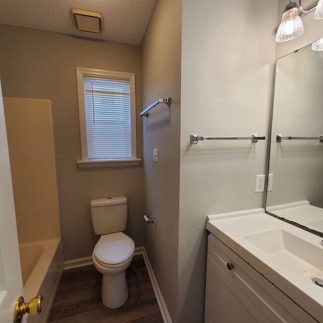 Building Photo - Modern Charm & Tranquil Living: 3-Bedroom Rental Home with New Upgrades in Valdosta, GA