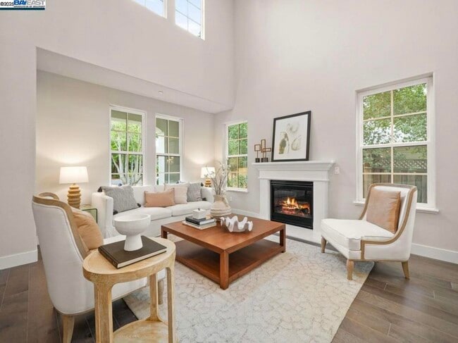 Building Photo - 1588 Alamo Way