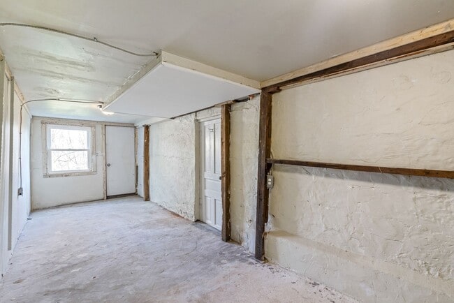 Building Photo - Newly Remodeled 2 Bedroom, 1 Bathroom in A...