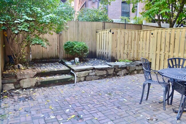 Building Photo - 322 Lowell St