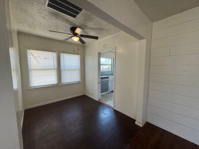 Building Photo - Charming 4-Bedroom Home