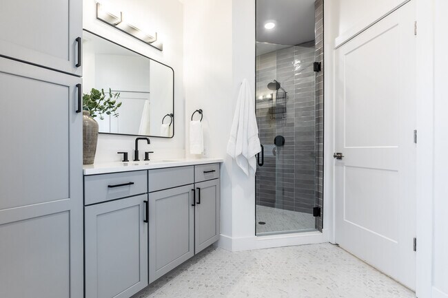 Building Photo - 617 Manhattan Blvd