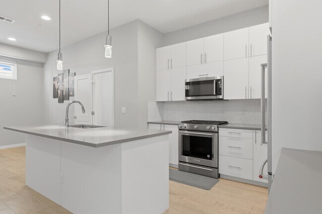 Building Photo - 1295 Osceola St