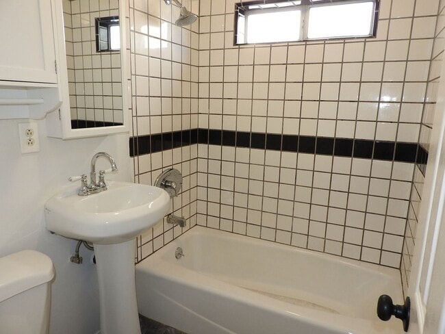 Building Photo - Charming Spanish House with Secluded Yard