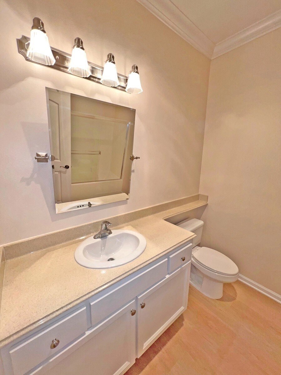 Building Photo - 2969 Kelton Ave