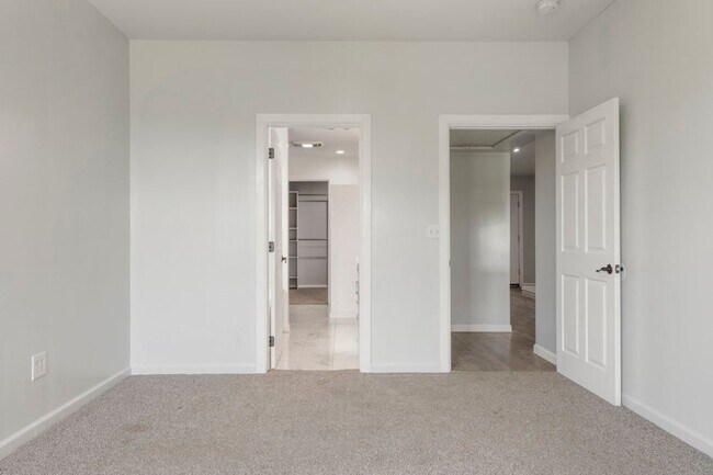 Building Photo - Modern Comfort on 1 Acre in Coweta – Available Now!