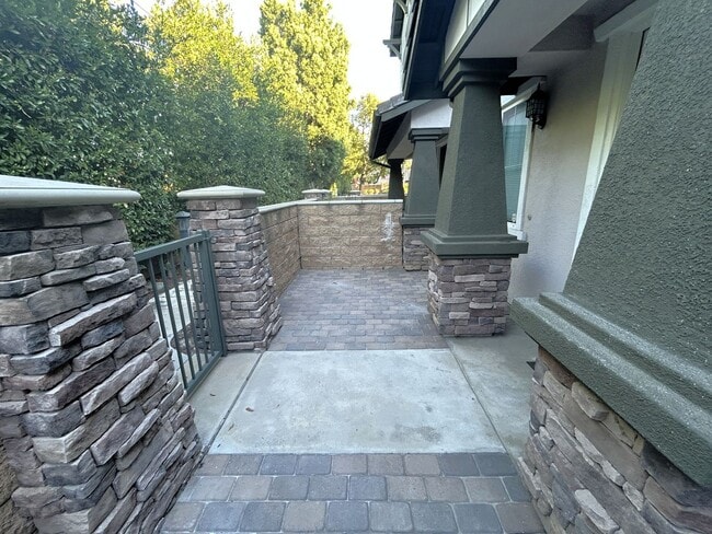 Building Photo - Tulsa Pl #105 Rancho Cucamonga, CA (2 Bedrooms/ 3 Bathrooms)