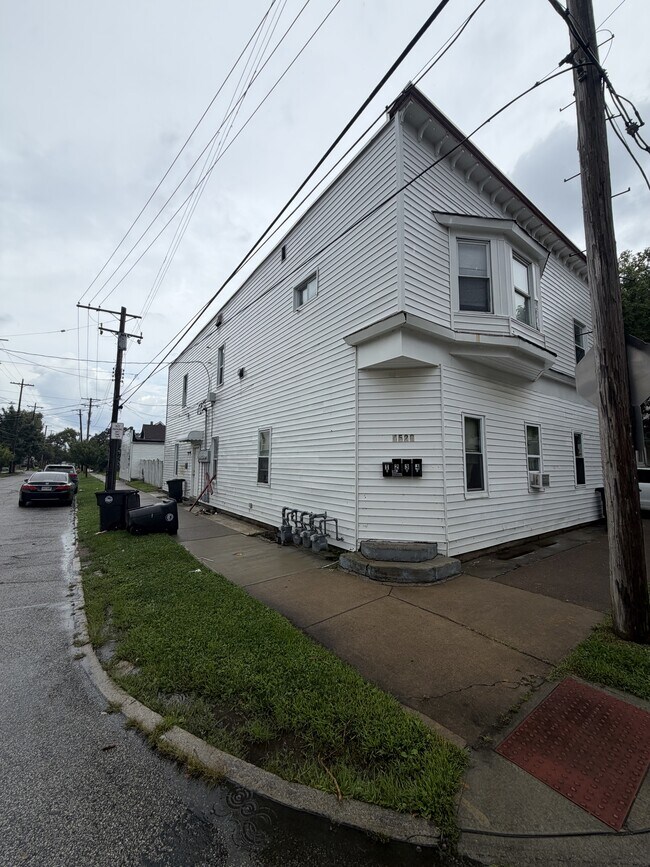 Building Photo - 4520 Bush Ave