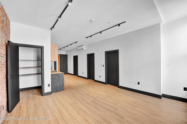 Building Photo - 115 Penn Ave