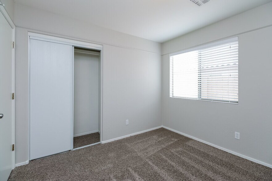 Building Photo - 15843 W Woodlands Ave