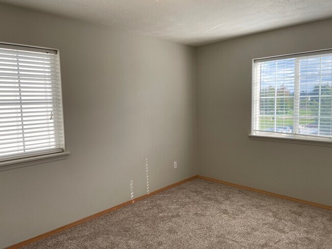 Building Photo - 15083 SE Oregon Trail Dr