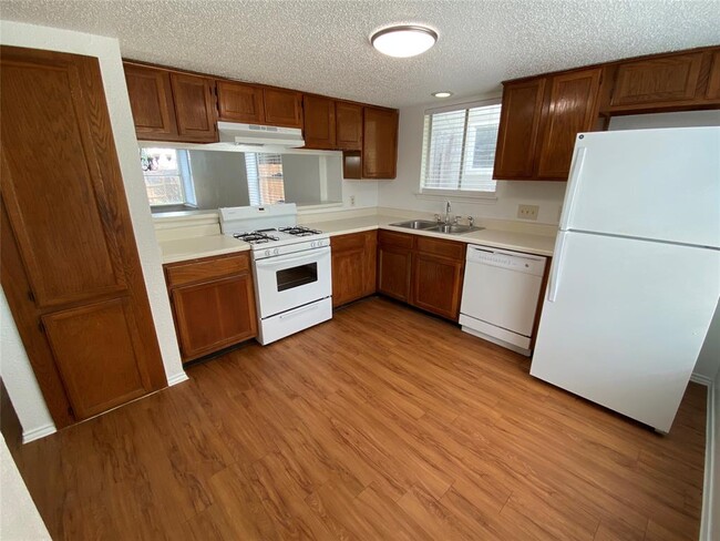 Building Photo - 4001 Alexandria Dr