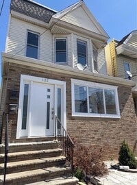 Building Photo - 132 Bayview Ave