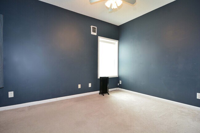 Building Photo - Spacious 4-Bed 3-Bath Home Available Now in NE Minneapolis!