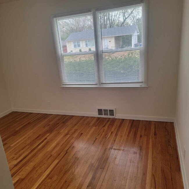 Building Photo - 3 Bedroom Home in Florissant