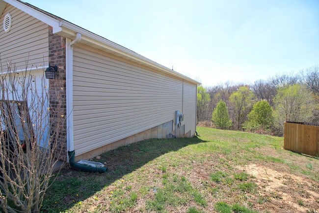 Building Photo - Available 6/16