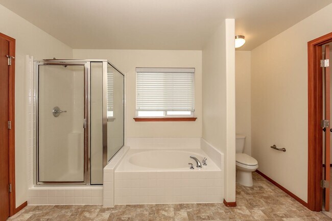 Building Photo - Spacious 4-Bedroom DuPont Home with AC