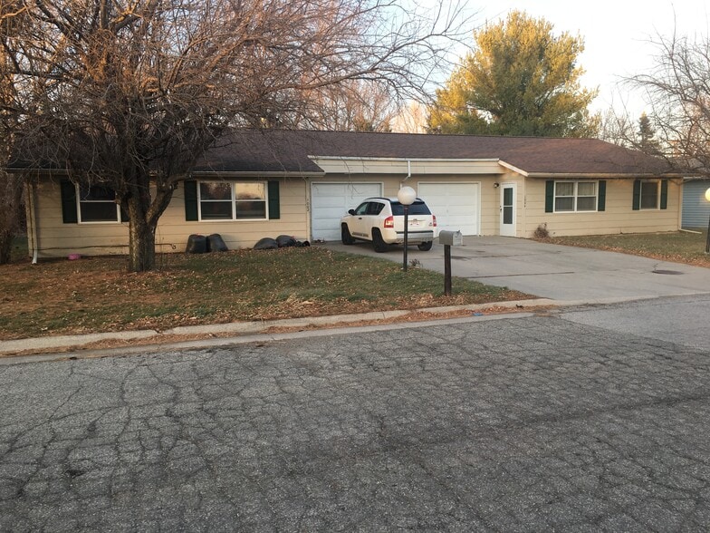 Building Photo - 1002 Graceland Ave