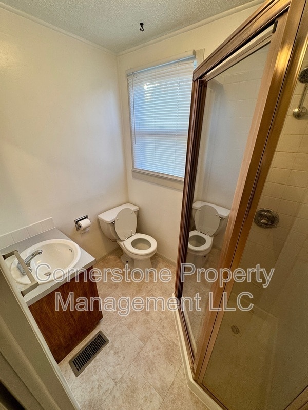 Building Photo - 1307 Elm St