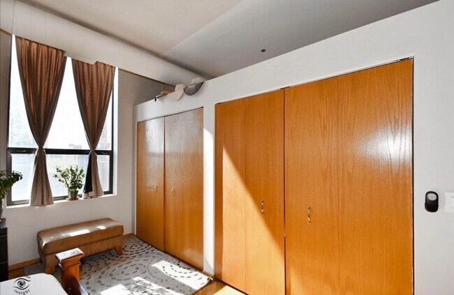 Building Photo - 910 S Michigan Ave