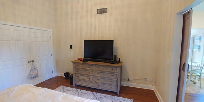Building Photo - 17042 Traverse Cir