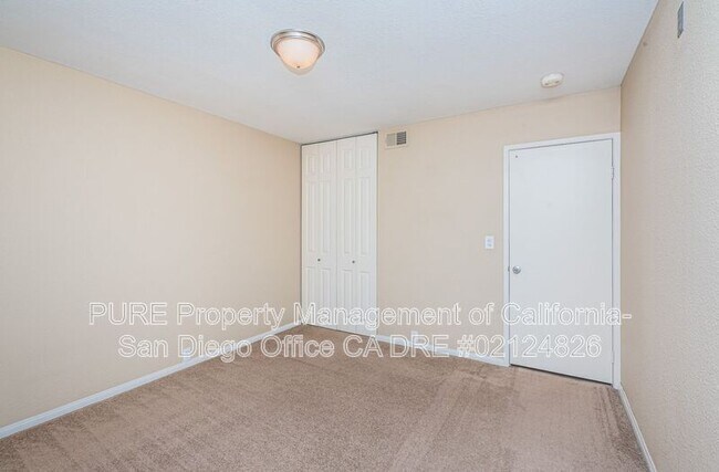 Building Photo - 12555 Oaks N Dr